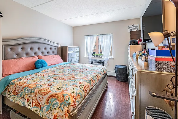 Sold by Compass | media 25