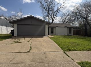 424 Stonehenge Dr, Arlington, TX 76014