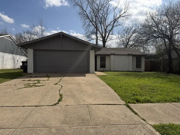 424 Stonehenge Dr, Arlington, TX 76014