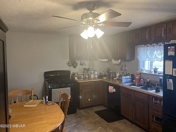 2nd image of 166 1st Ave