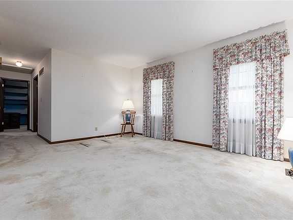 4th image of 6711 N Indiana Ave