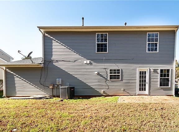 3rd image of 1419 Clooney Ln