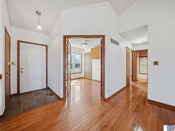 4th image of 720 Glenarbor Cir