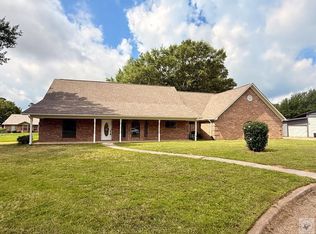 300 Whippoorwill Ln, Wake Village, TX 75501