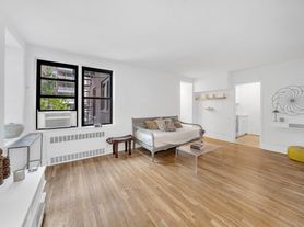 54 E 8th St, Manhattan, NY