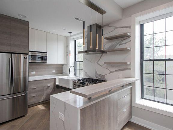 3rd image of 1438 W Blackhawk St #301