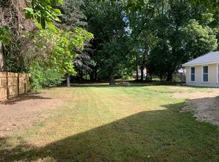 1 Lawrence Rd, Salem, NH 03079