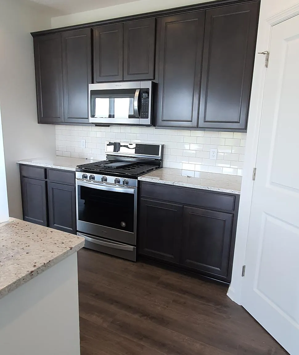 3 bed, 2566 sqft, $3,120 — Photo 4
