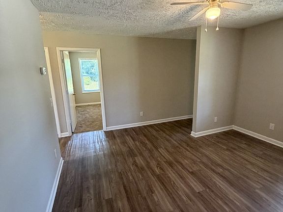 4th image of 360 Creekwood Ct #B