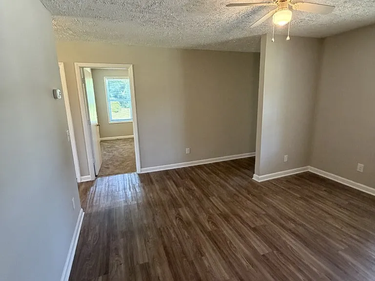 360 Creekwood Ct #B — Photo 4