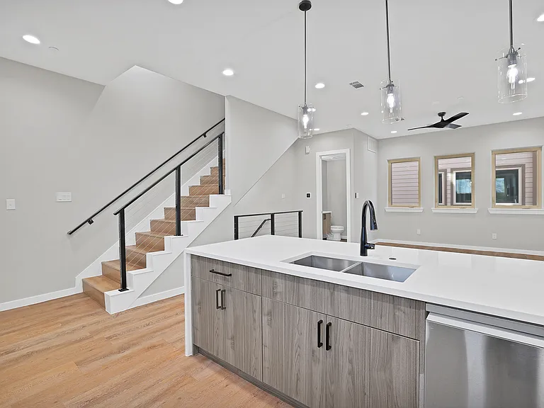 2815 Weisenberger St #201 — Photo 2
