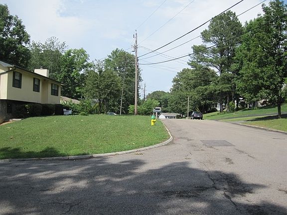 3rd image of 6501 Tewksbury Dr