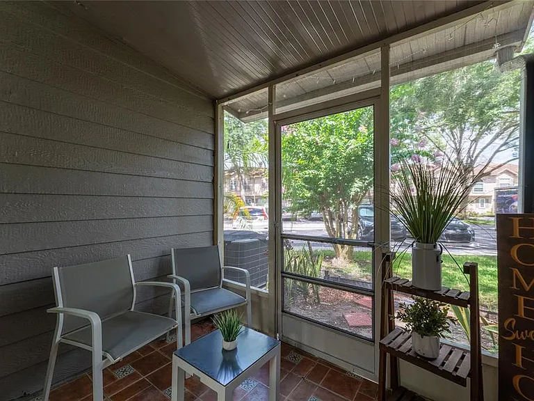 2304 Fletchers Point Cir — Photo 15