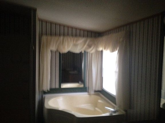 5th image of 178 E Gate Cir