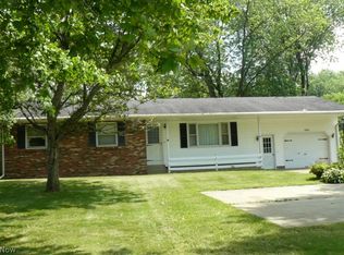 2938 E Center St, Conneaut, OH 44030