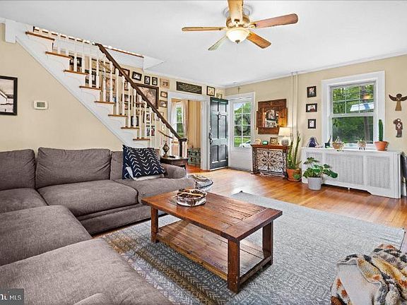 4th image of 15 Carlton Ave
