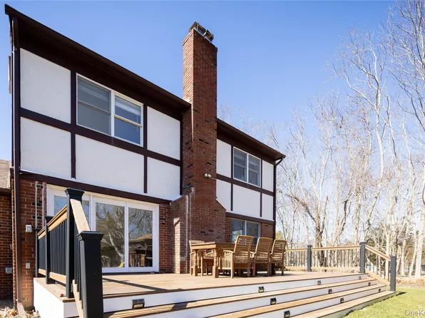 3190 The Long Way Lane, East Marion, NY 11939