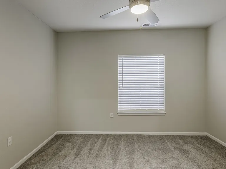Lantern Woods Apartments — Photo 26