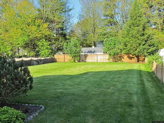 3rd image of 243 Meadowlark Dr
