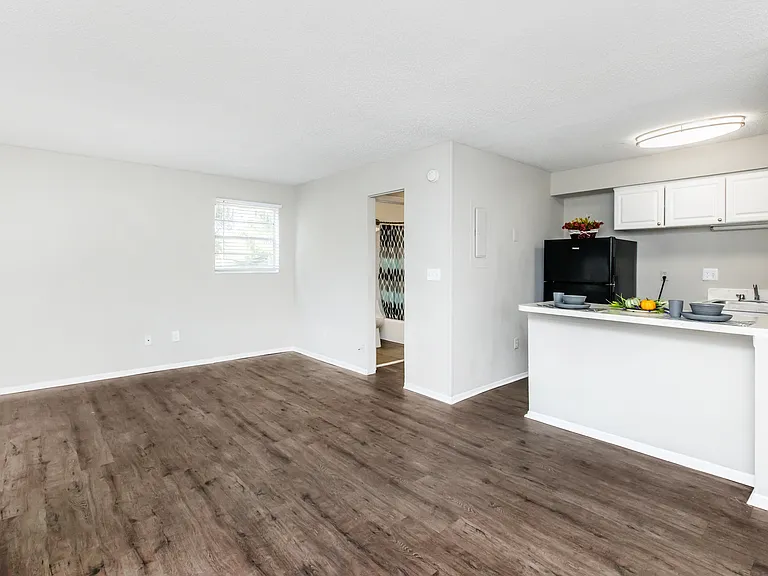 Lakewood Oaks Apartments — Photo 15