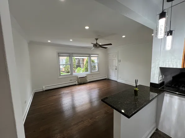 3822 Ruby St APT 1E, Schiller Park, IL 60176