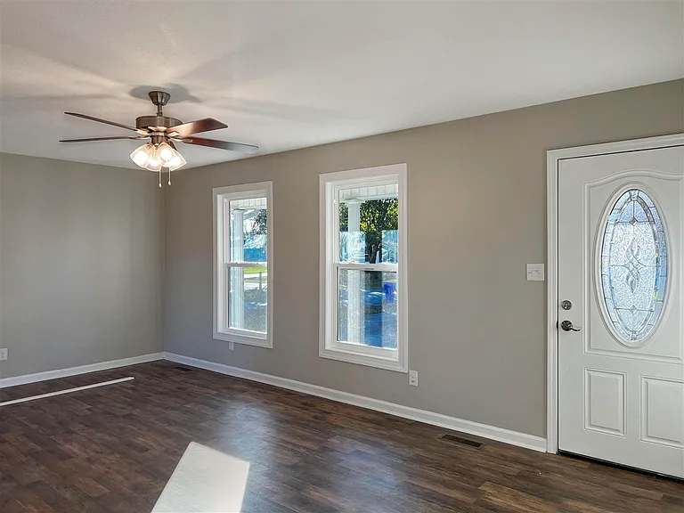 1248 Derek Dr — Photo 17