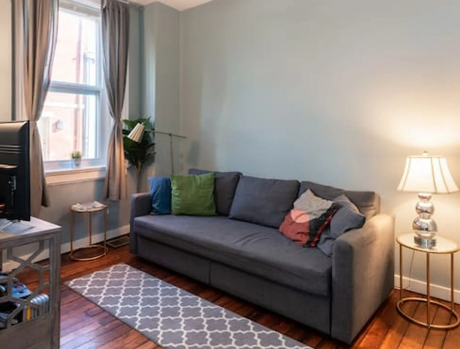 1 bed, 1.0 bath, 710 sqft, $2,135 — Photo 2