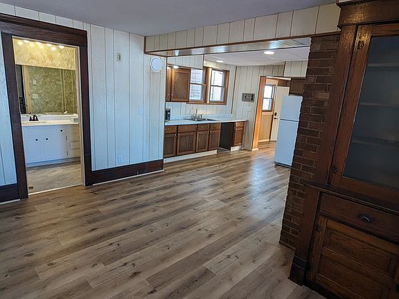 Main Bathroom off the Livingroom