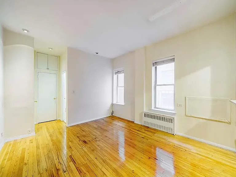 144 E 22nd St #6G — Photo 2