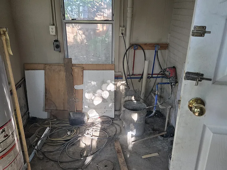 309 E Douglas Dr — Photo 6