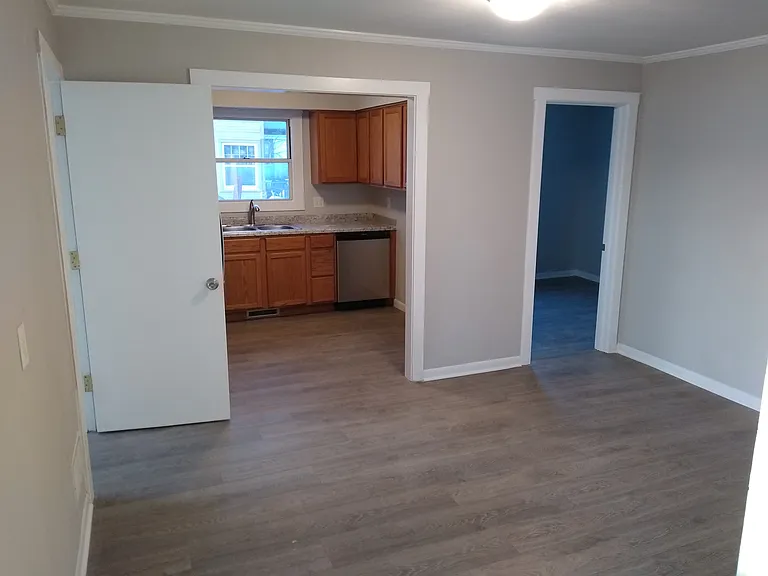 107 Burton St — Photo 10