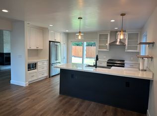 2557 Luciernaga St, Carlsbad, CA 92009