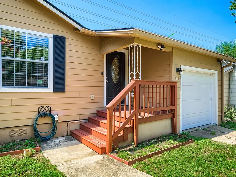 114 Conway Dr — Photo 2