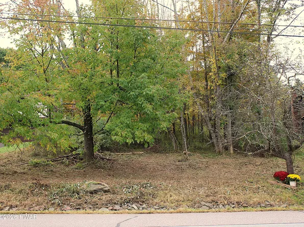 30 Brentwood Dr, Lake Ariel, PA 18436