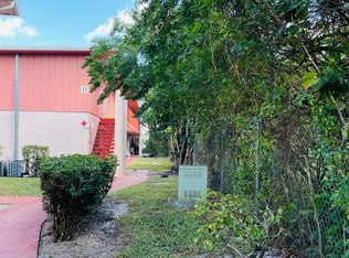 11 Golfs Edge APT A, West Palm Beach, FL 33417