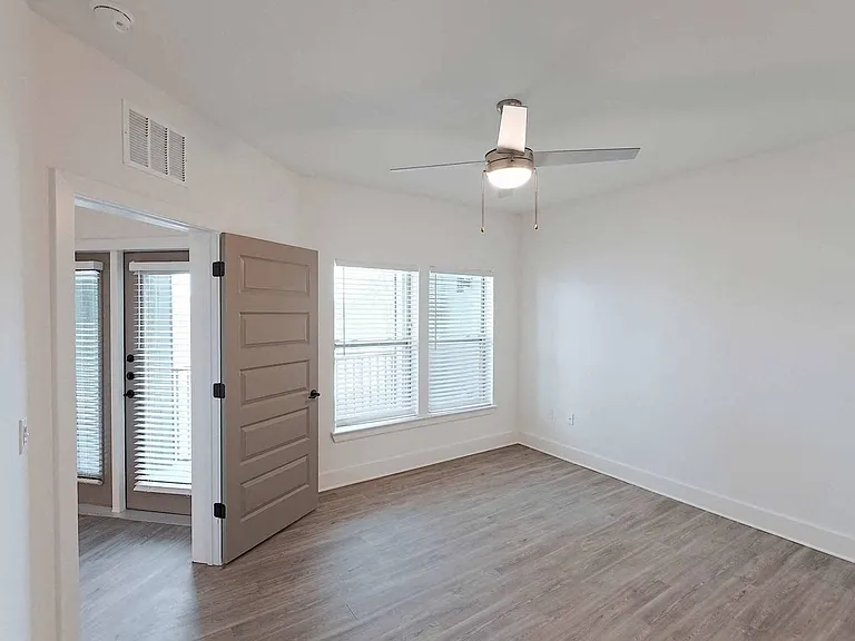 The Parian Luxury Apartments — Photo 85