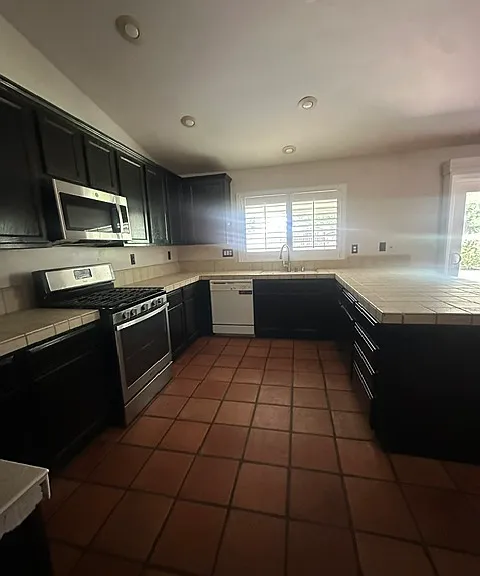 616 Vermillion Dr — Photo 5