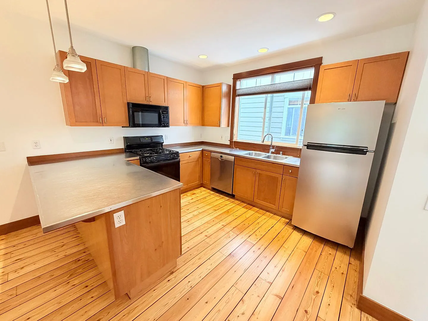 Charming Home in Leschi! — Photo 3