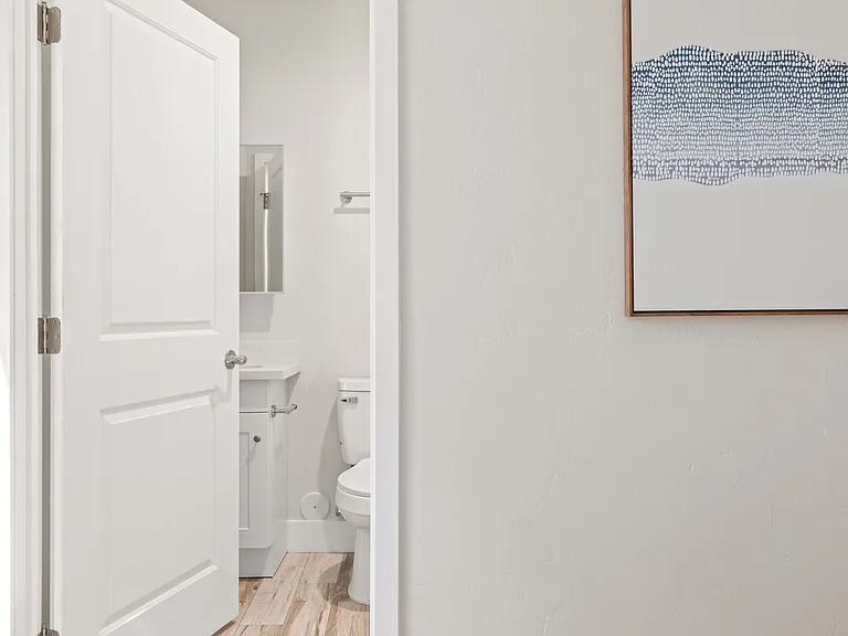 1707 Kelton Ave — Photo 20