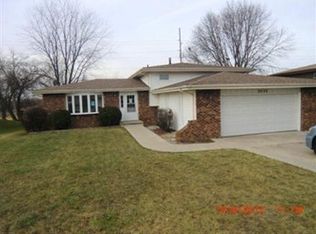 2430 Victoria Rd, Schererville, IN 46375