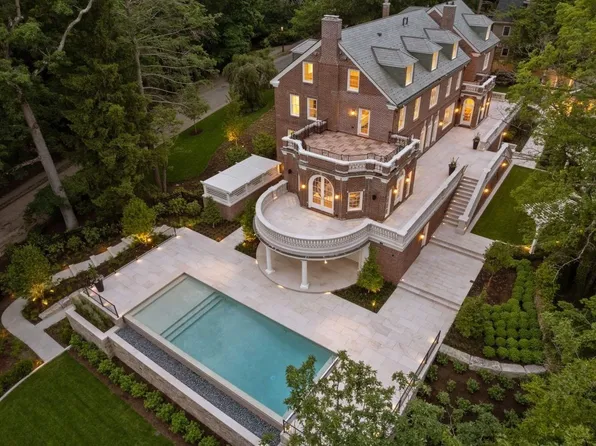 9 The Ledges Rd, Newton, MA 02459