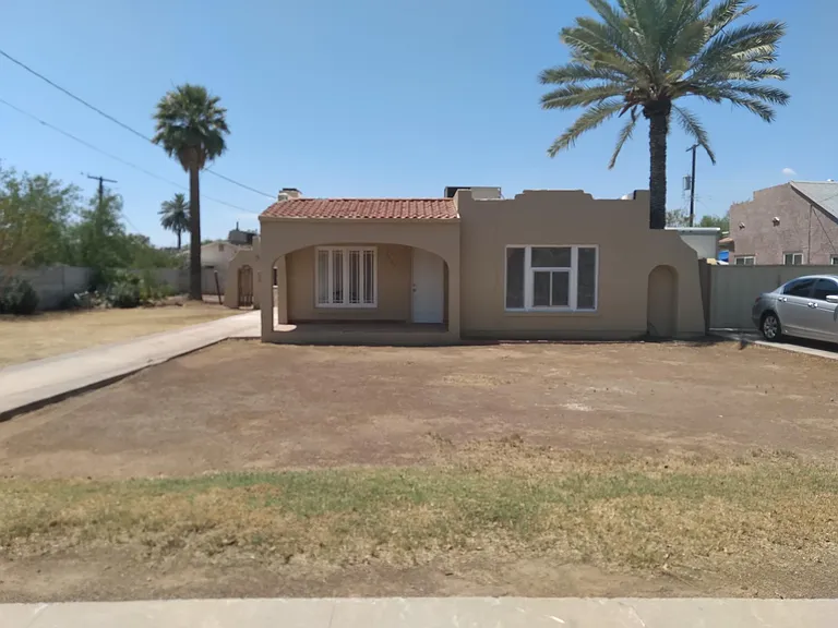 2637 E Willetta St — Photo 3