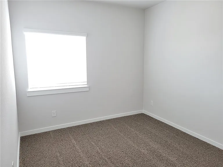 710 Granger Ln — Photo 9
