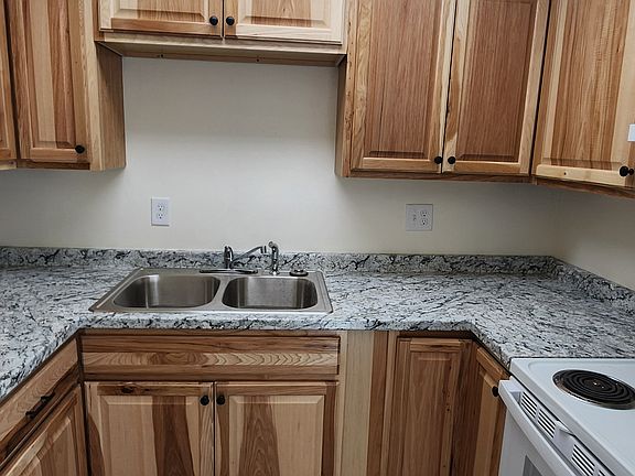 4th image of 606 Roma Ct #B