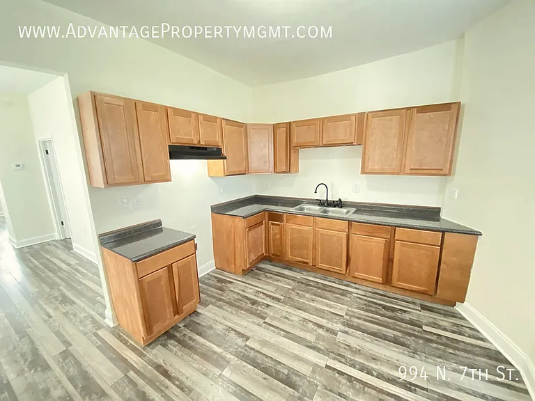 994 N 7th St — Photo 5