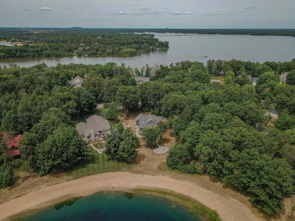 N7770 Half Moon Bay Dr W, New Lisbon, WI 53950
