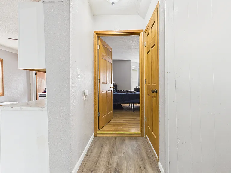 323 Jackson St — Photo 13