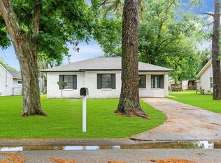 1104 Southampton St, Angleton, TX 77515