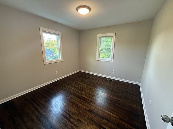 5th image of 105 Williams St