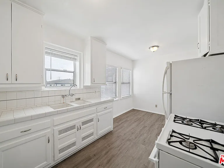 1402 N Mansfield Ave #1/2 — Photo 8